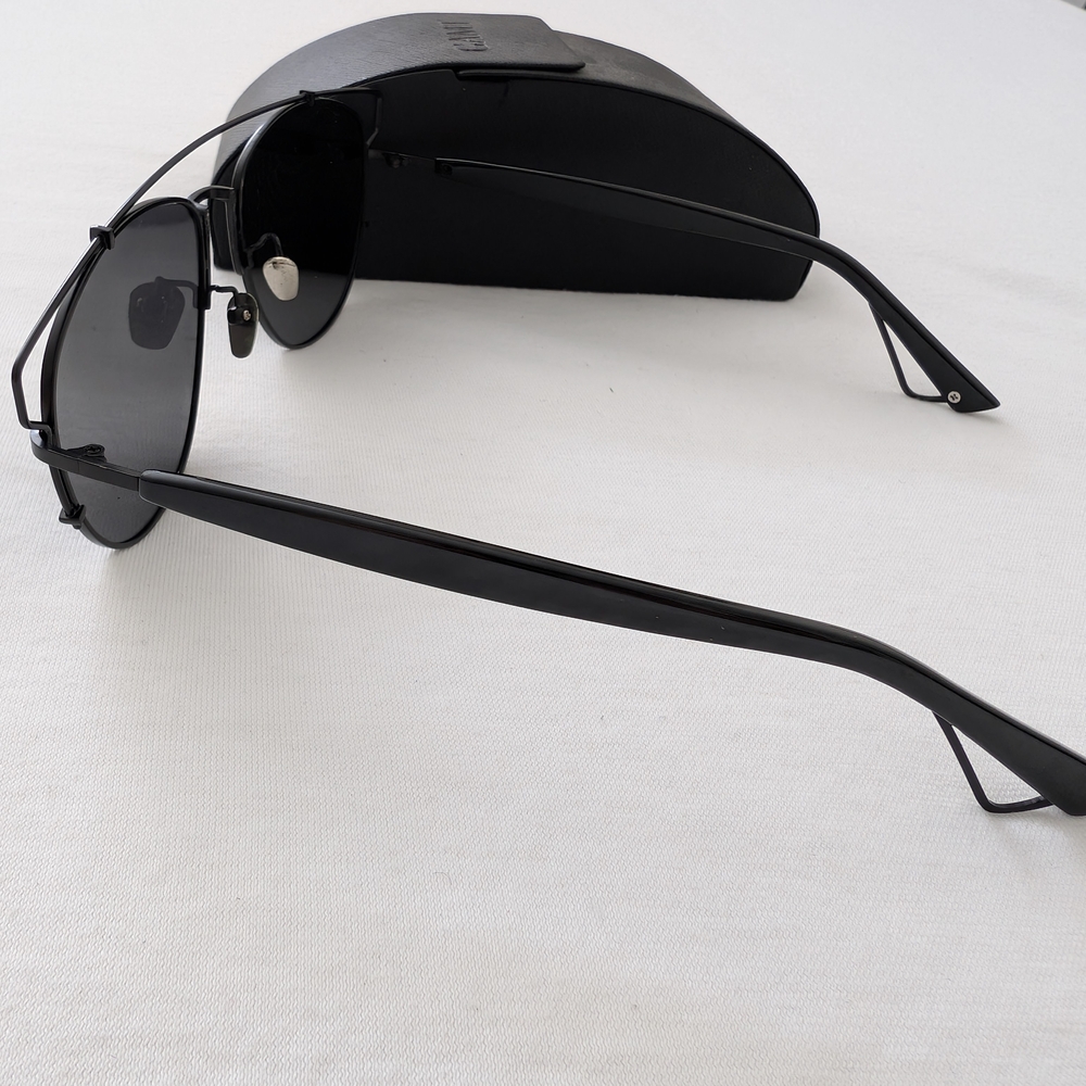 Aviator Sunglasses with Case - Picture 3 of 5